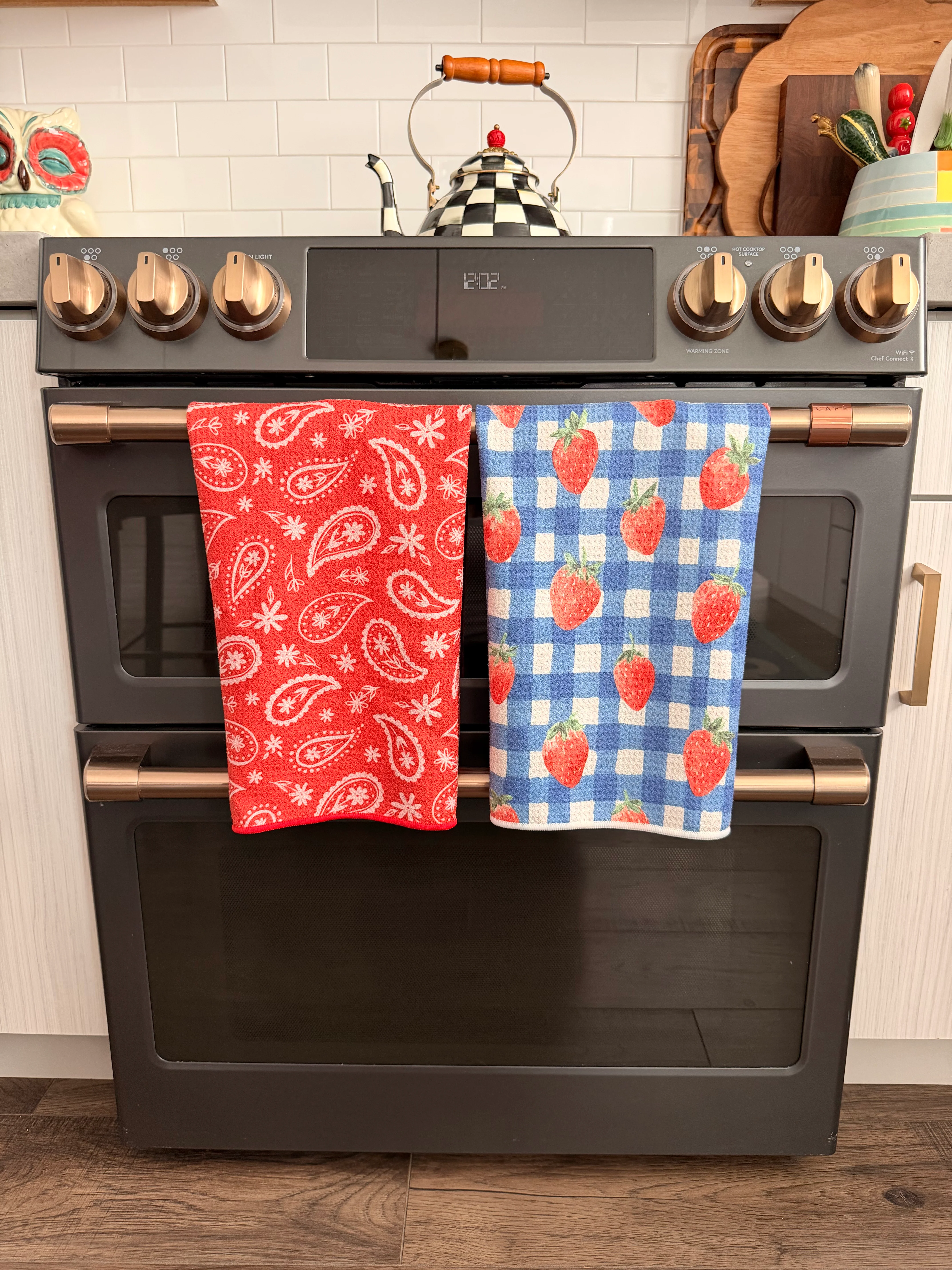 Bandana Blues: Reversible Hand Towel - Image 3