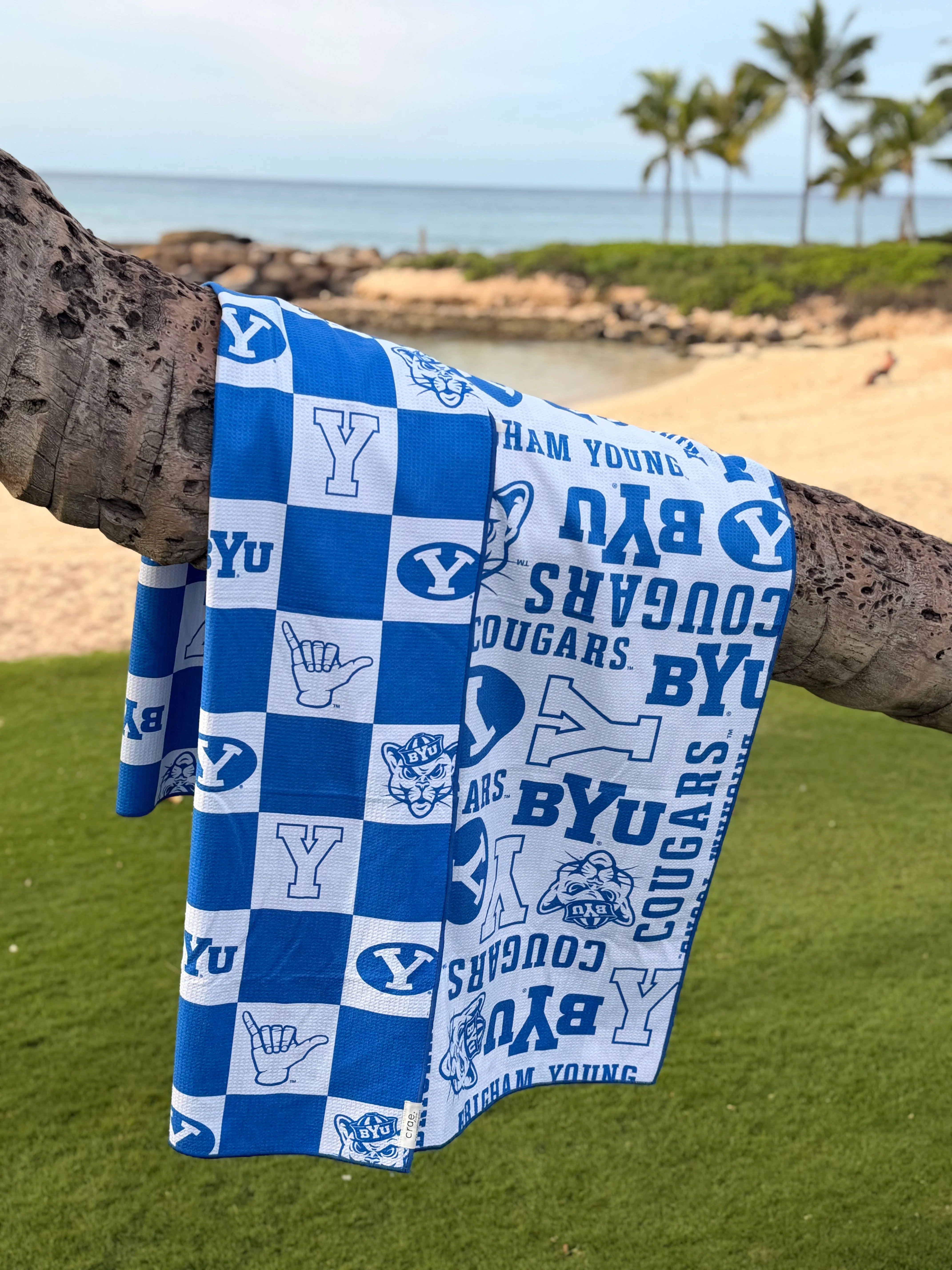 Bleeding Blue Pool Towel: Reversible - Image 3