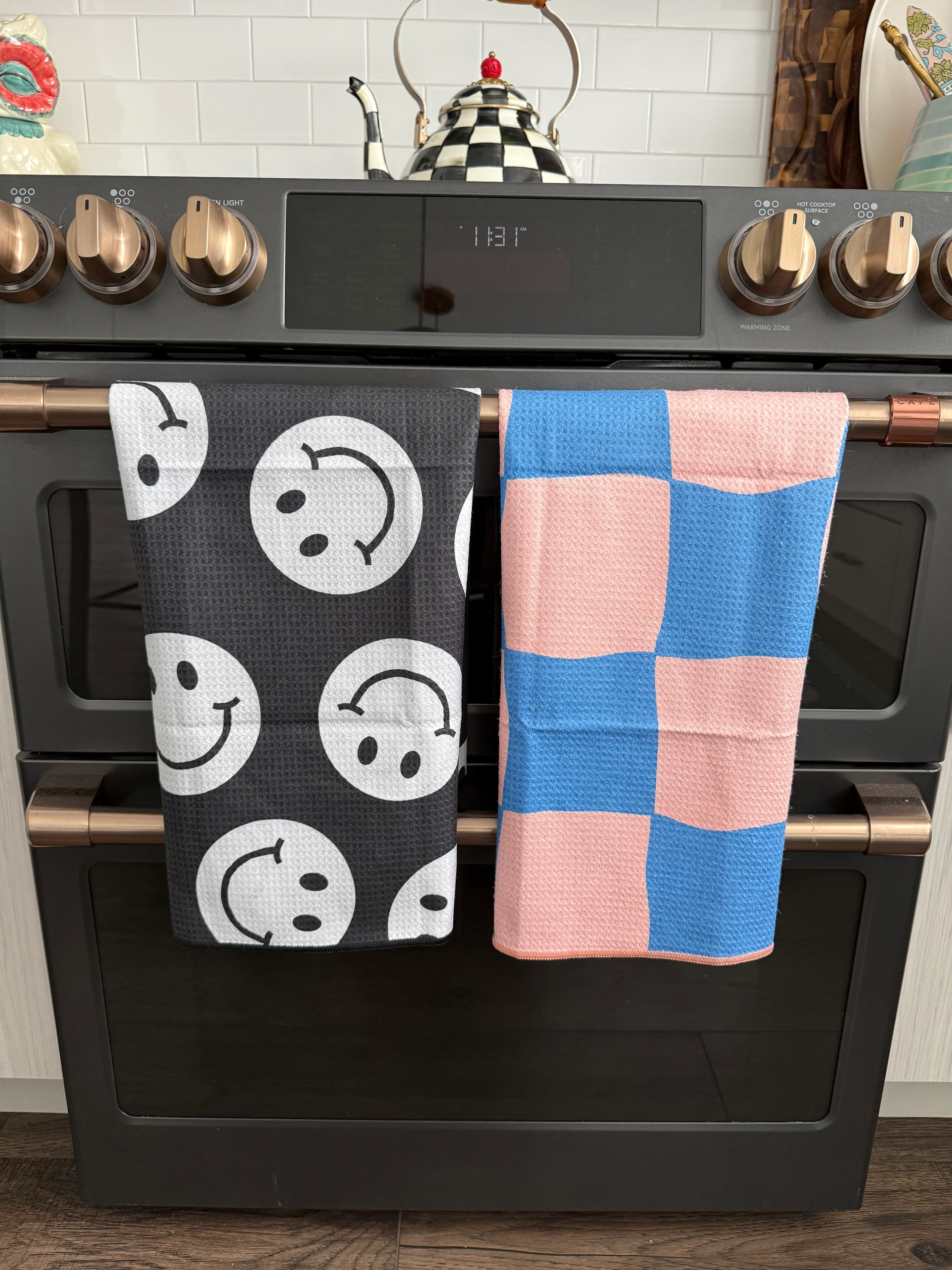 Cotton Candy: Double-Sided Hand Towel - Image 3