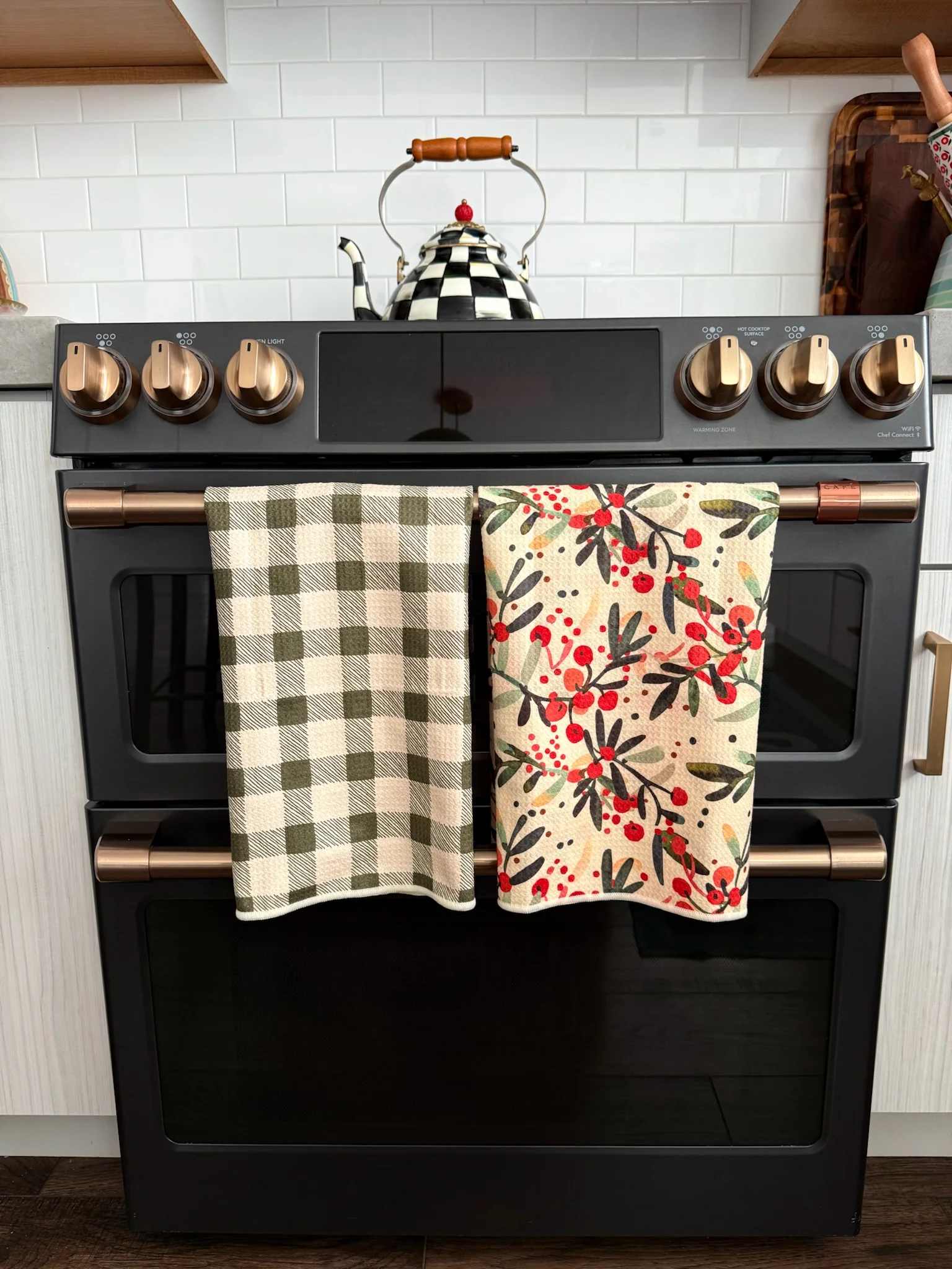 Gloria: Double-Sided Hand Towel - Image 4
