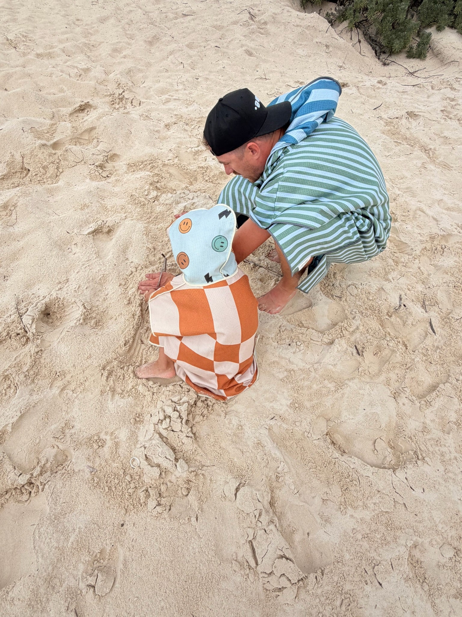 Van: Reversible Poncho - Image 6